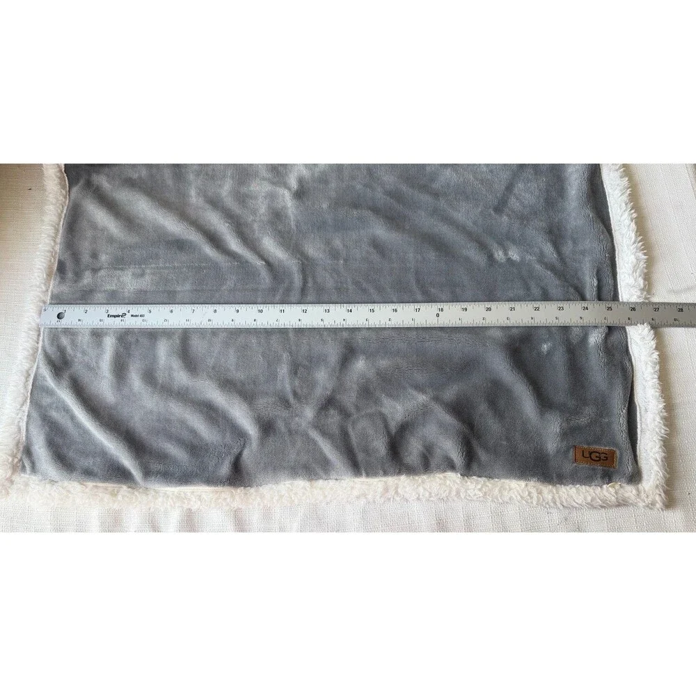 UGG Gray Plush Sherpa Standard Pillow Sham Cover 20x27 Soft Cozy Zip Closure